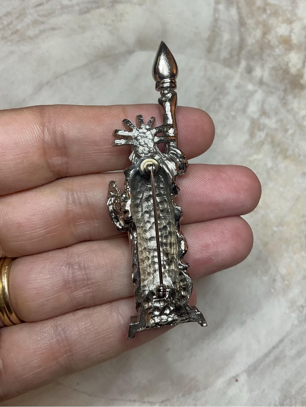 Vintage Rhinestone Statue of Liberty Brooch Pin - Picture 5 of 5